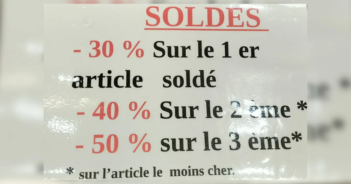 Panneau soldes -30, -40 et -50 % en cascade chez Chaussures Lutz à Munster